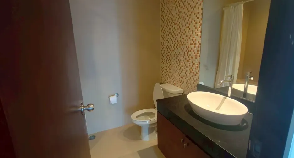 Condo en alquiler de 2 habitaciones en Phra Khanong, Bangkok