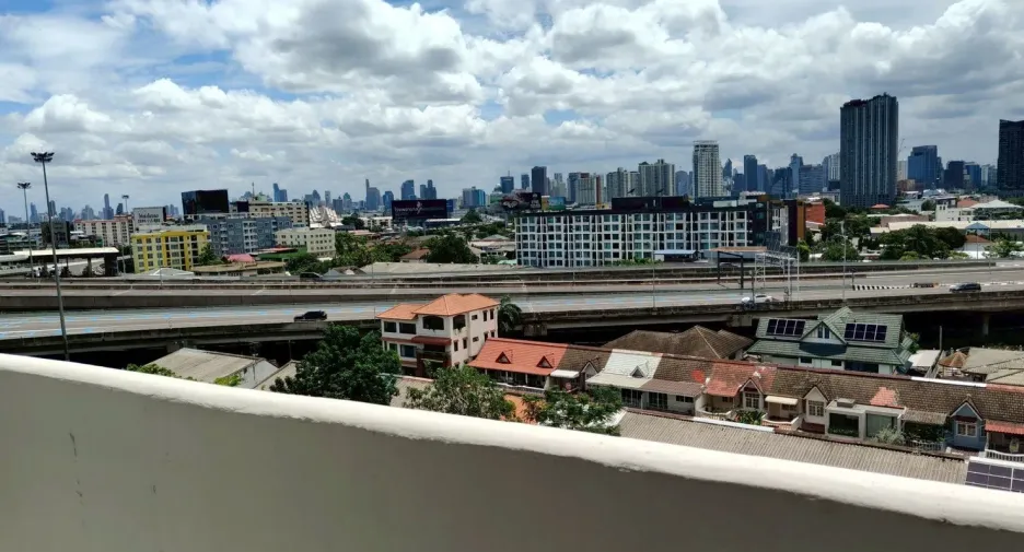 Condo en alquiler de 2 habitaciones en Phra Khanong, Bangkok