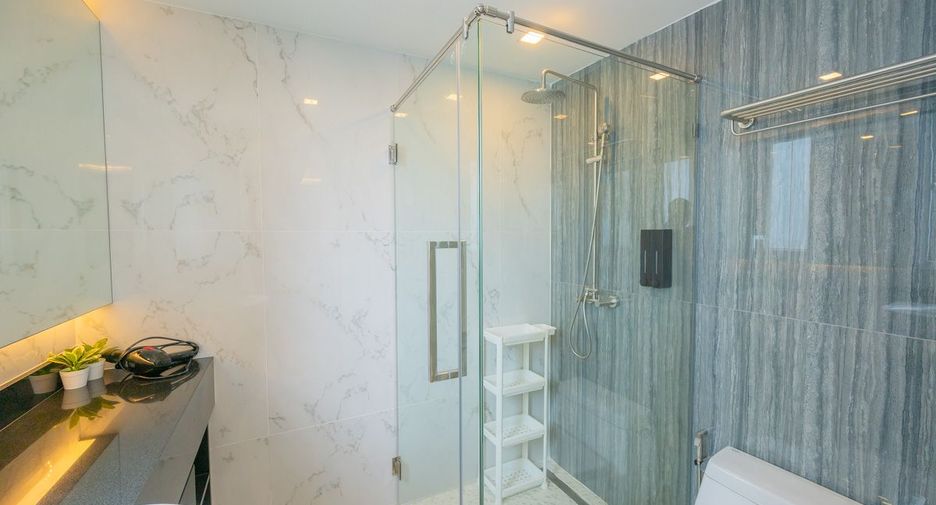 For rent 3 bedrooms condo in Bang Lamung, Chonburi