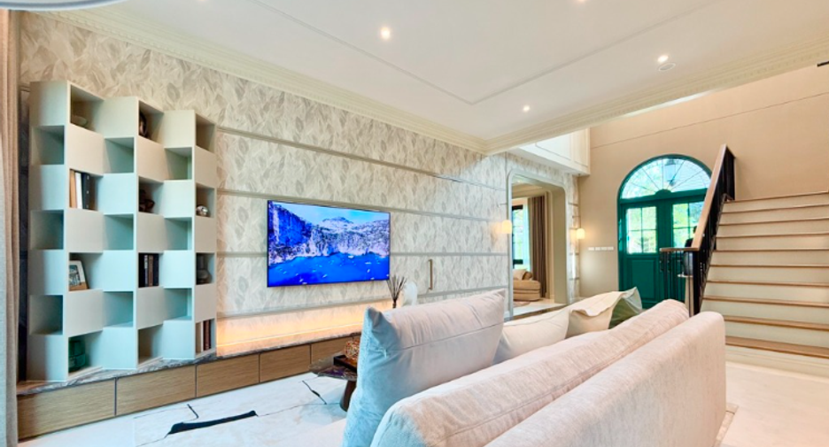 For sale 5 bedrooms house in Saphan Sung, Bangkok