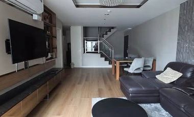 For rent 3 bedrooms condo in Huai Khwang, Bangkok