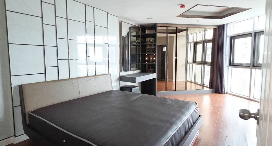 Wohnung zur Miete mit 3 Zimmer in Huai Khwang, Bangkok