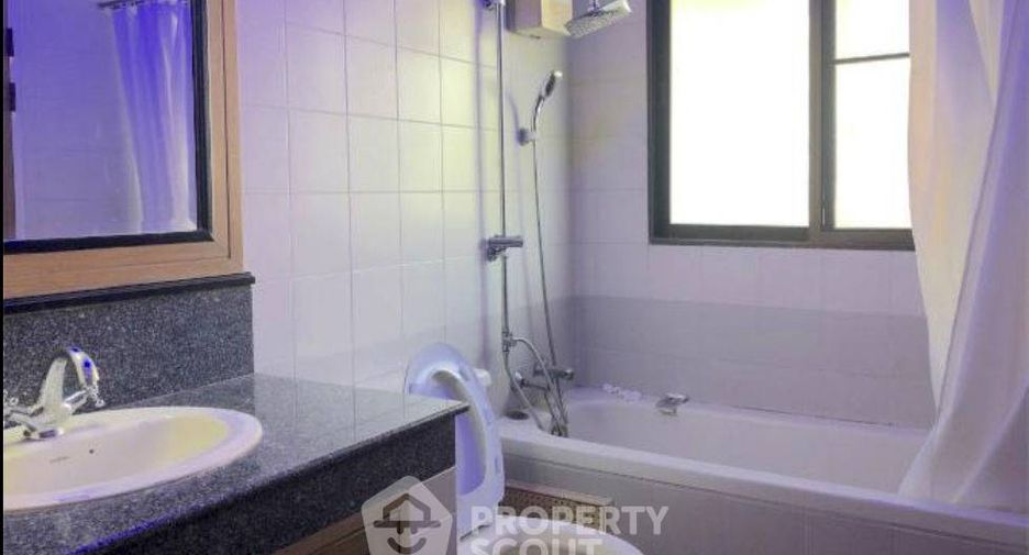 For rent 2 bedrooms apartment in Pathum Wan, Bangkok