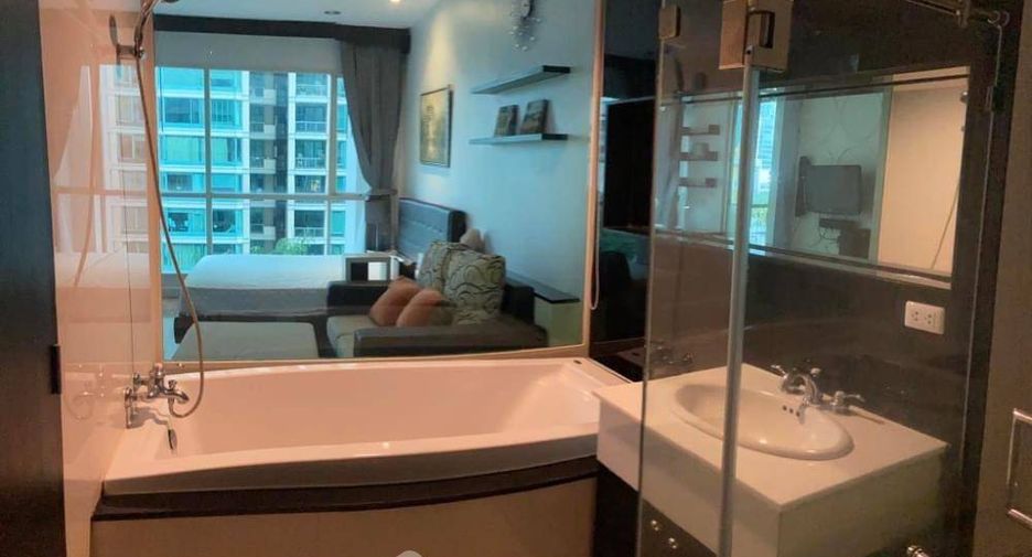 Wohnung zur Miete mit 1 Zimmer in Pathum Wan, Bangkok