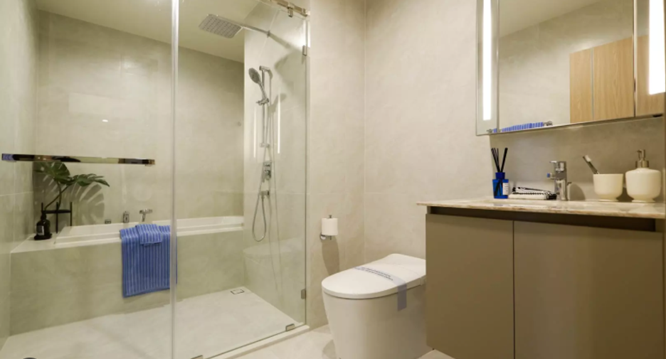 For sale 3 bedrooms condo in Huai Khwang, Bangkok