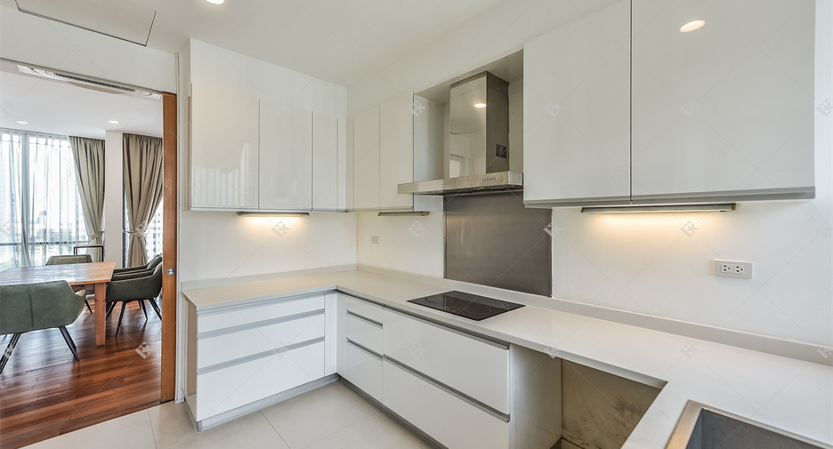 For rent 2 bedrooms condo in Khlong Toei, Bangkok