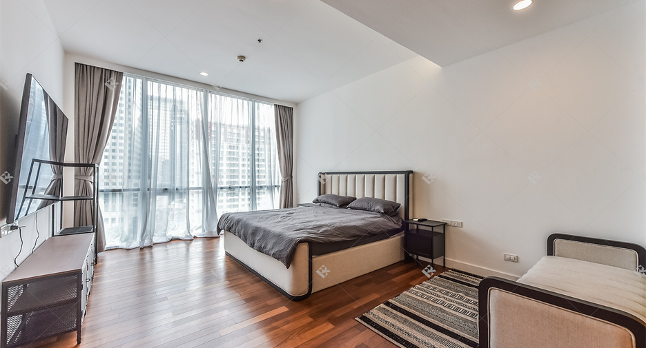For rent 2 bedrooms condo in Khlong Toei, Bangkok