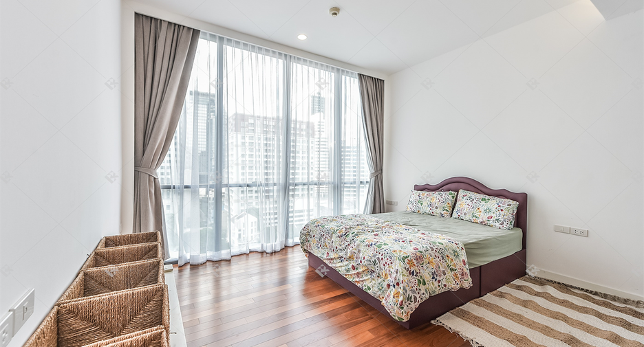 For rent 2 bedrooms condo in Khlong Toei, Bangkok