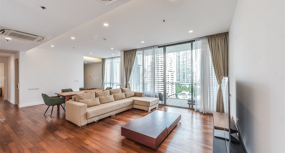 For rent 2 bedrooms condo in Khlong Toei, Bangkok