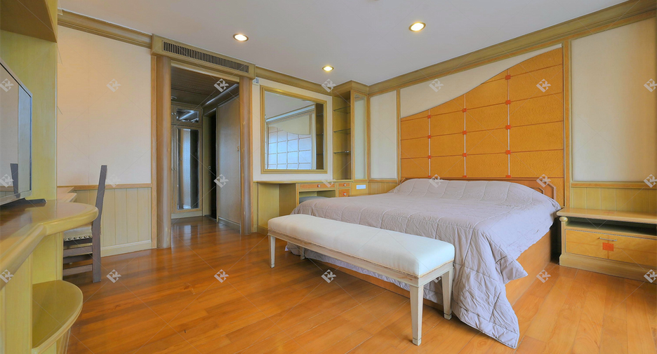 For rent 2 bedrooms condo in Khlong Toei, Bangkok