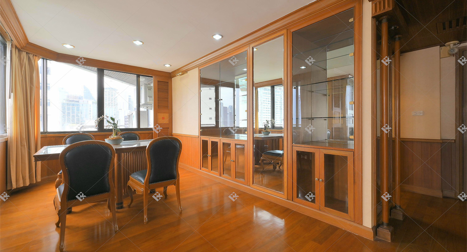 For rent 2 bedrooms condo in Khlong Toei, Bangkok