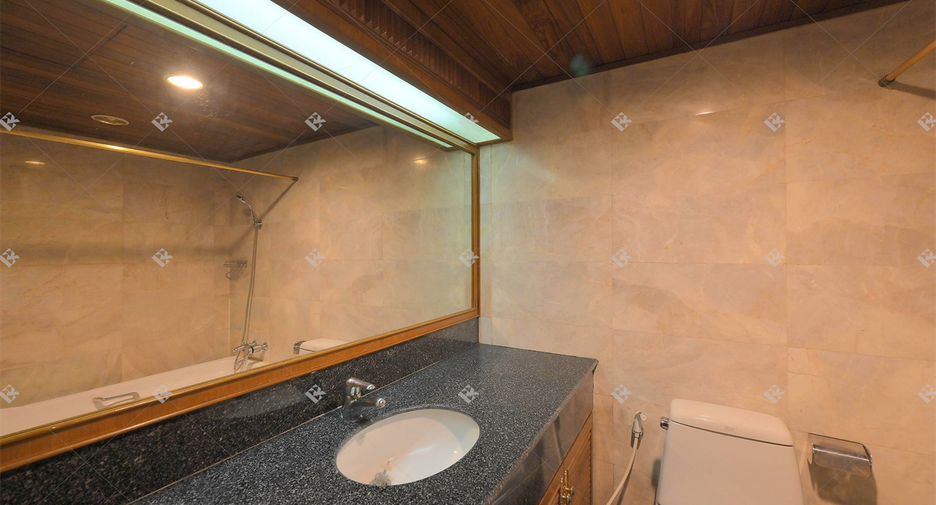 For rent 2 bedrooms condo in Khlong Toei, Bangkok