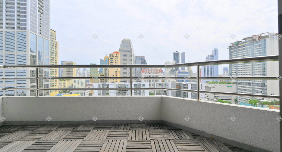 For rent 2 bedrooms condo in Khlong Toei, Bangkok