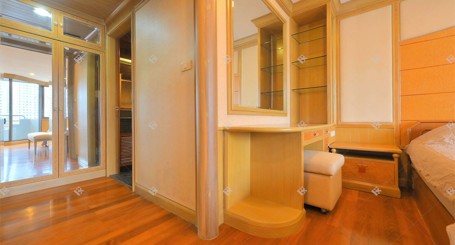 For rent 2 bedrooms condo in Khlong Toei, Bangkok