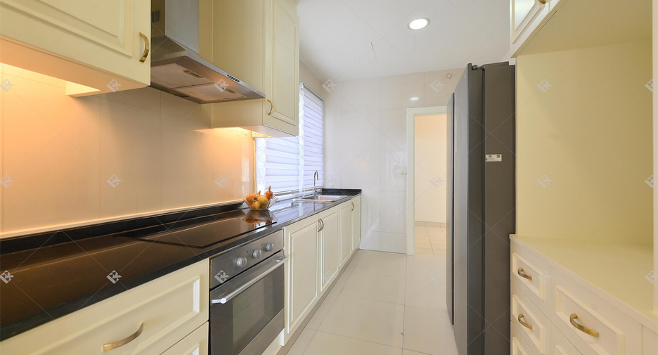 For rent 4 bedrooms condo in Watthana, Bangkok