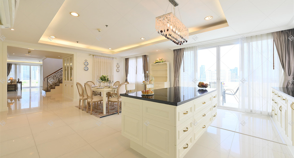 For rent 4 bedrooms condo in Watthana, Bangkok