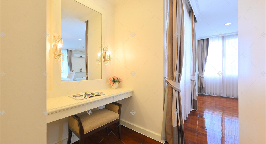 For rent 4 bedrooms condo in Watthana, Bangkok