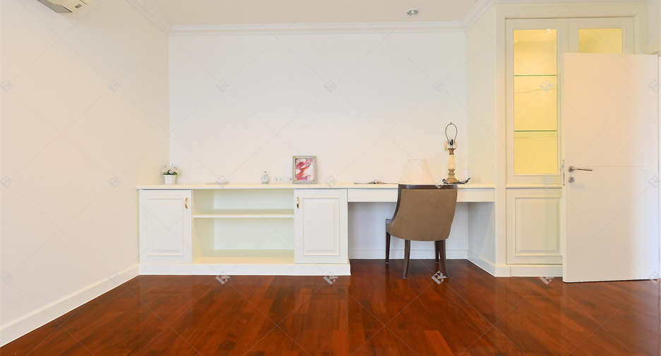 For rent 4 bedrooms condo in Watthana, Bangkok