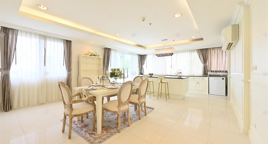 For rent 4 bedrooms condo in Watthana, Bangkok