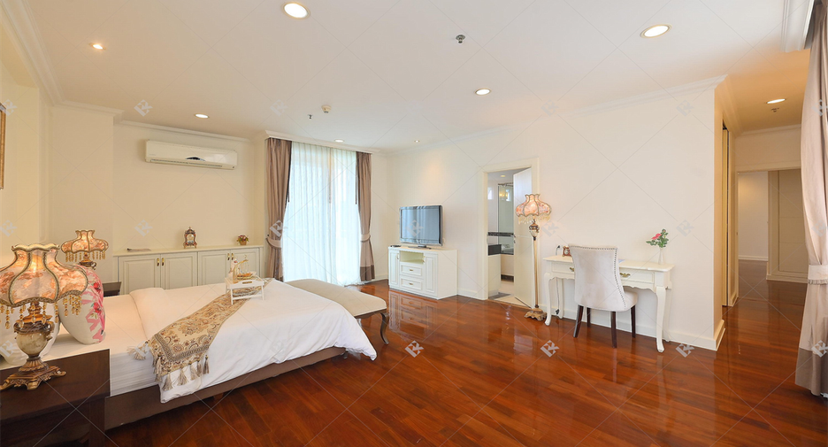 For rent 4 bedrooms condo in Watthana, Bangkok