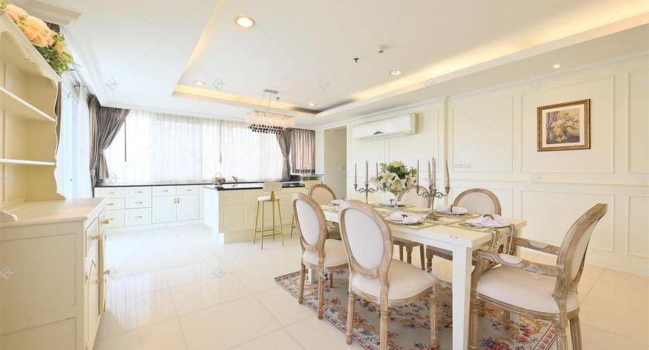 For rent 4 bedrooms condo in Watthana, Bangkok