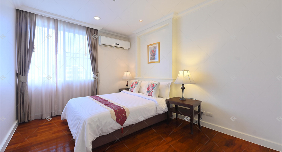 For rent 4 bedrooms condo in Watthana, Bangkok