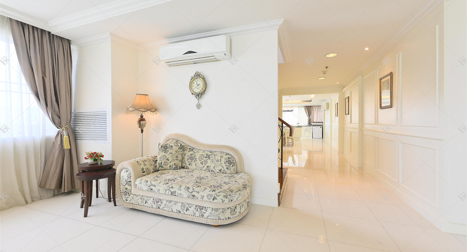 For rent 4 bedrooms condo in Watthana, Bangkok