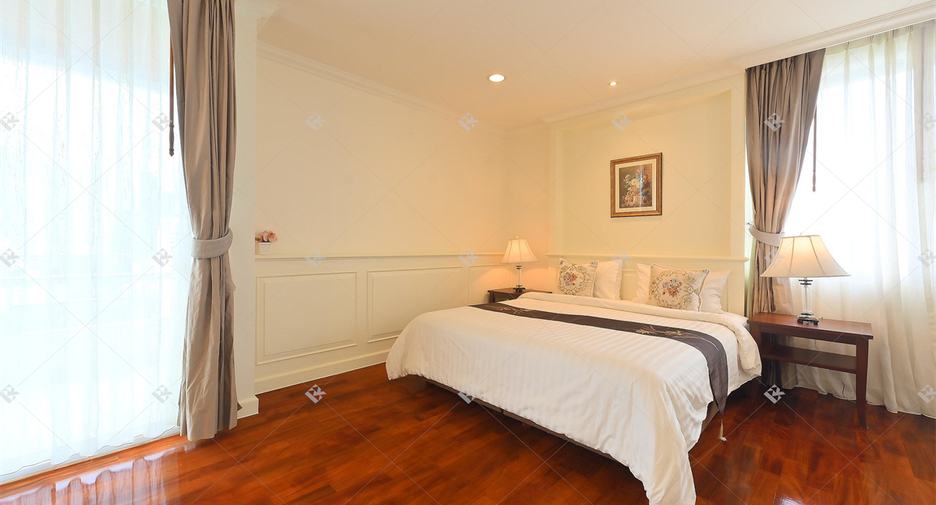 For rent 4 bedrooms condo in Watthana, Bangkok