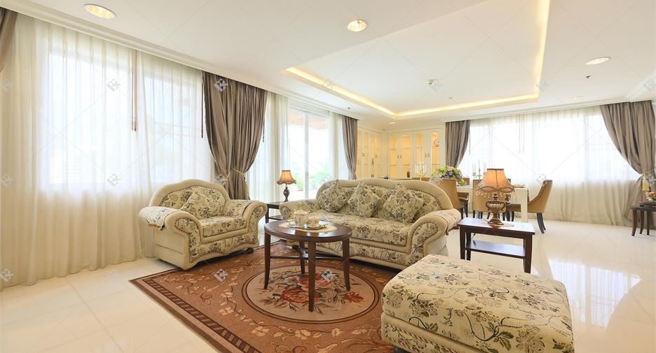 For rent 4 bedrooms condo in Watthana, Bangkok