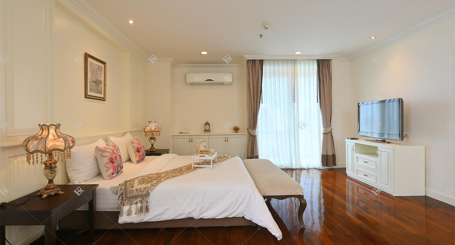 For rent 4 bedrooms condo in Watthana, Bangkok