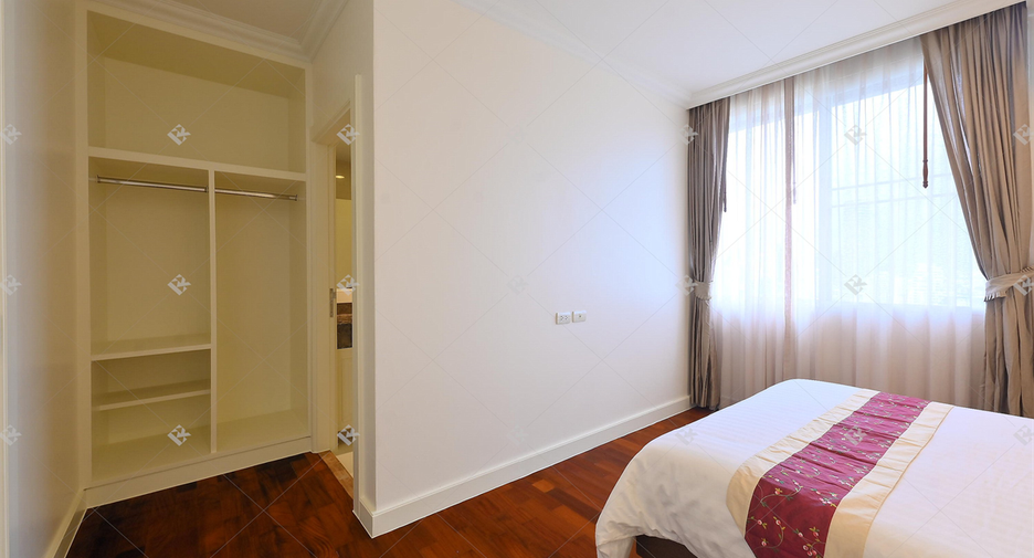 For rent 4 bedrooms condo in Watthana, Bangkok