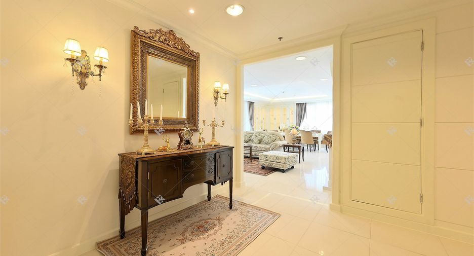 For rent 4 bedrooms condo in Watthana, Bangkok