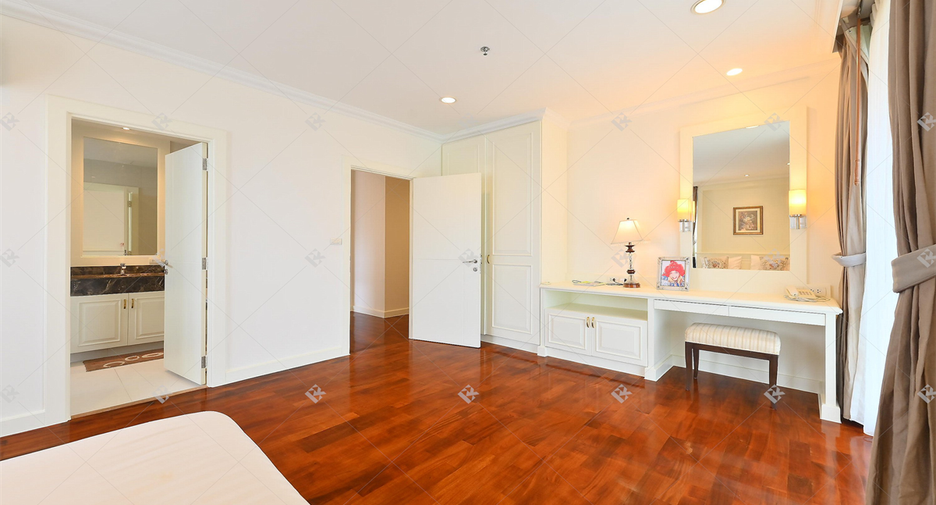For rent 4 bedrooms condo in Watthana, Bangkok