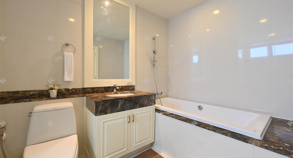 For rent 4 bedrooms condo in Watthana, Bangkok