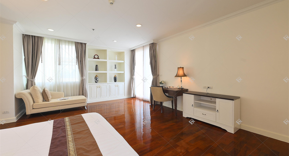 For rent 4 bedrooms condo in Watthana, Bangkok