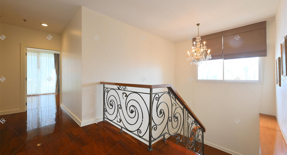 For rent 4 bedrooms condo in Watthana, Bangkok