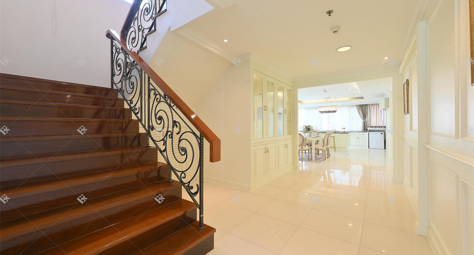 For rent 4 bedrooms condo in Watthana, Bangkok