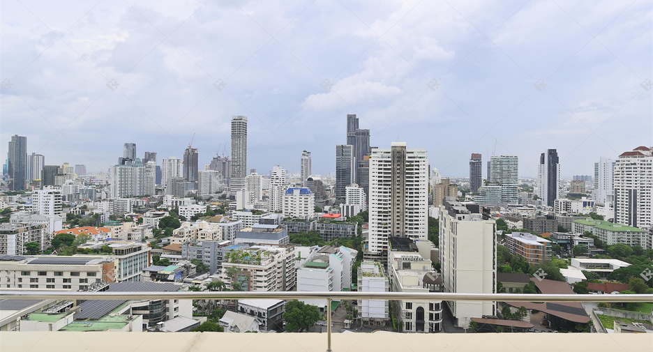 For rent 4 bedrooms condo in Watthana, Bangkok