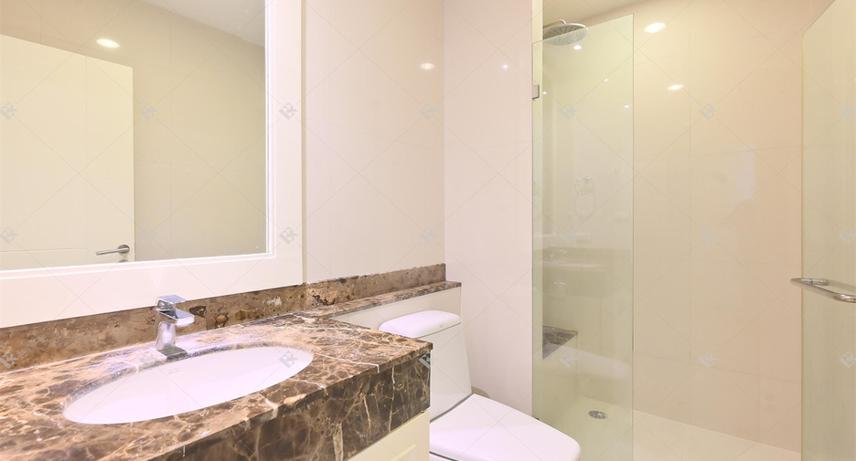 For rent 4 bedrooms condo in Watthana, Bangkok
