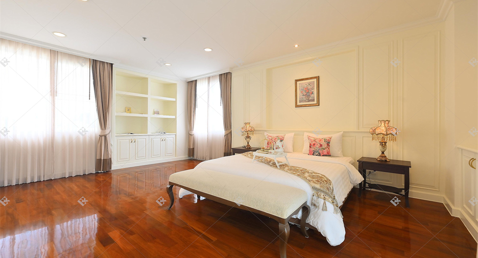 For rent 4 bedrooms condo in Watthana, Bangkok