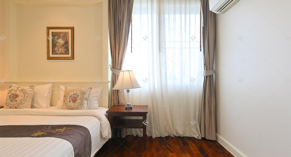 For rent 4 bedrooms condo in Watthana, Bangkok