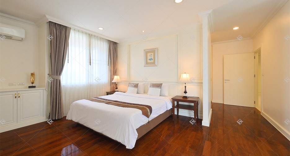 For rent 4 bedrooms condo in Watthana, Bangkok
