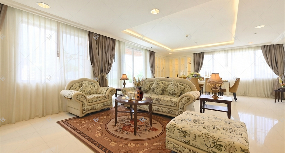 For rent 4 bedrooms condo in Watthana, Bangkok