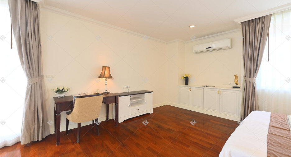 For rent 4 bedrooms condo in Watthana, Bangkok