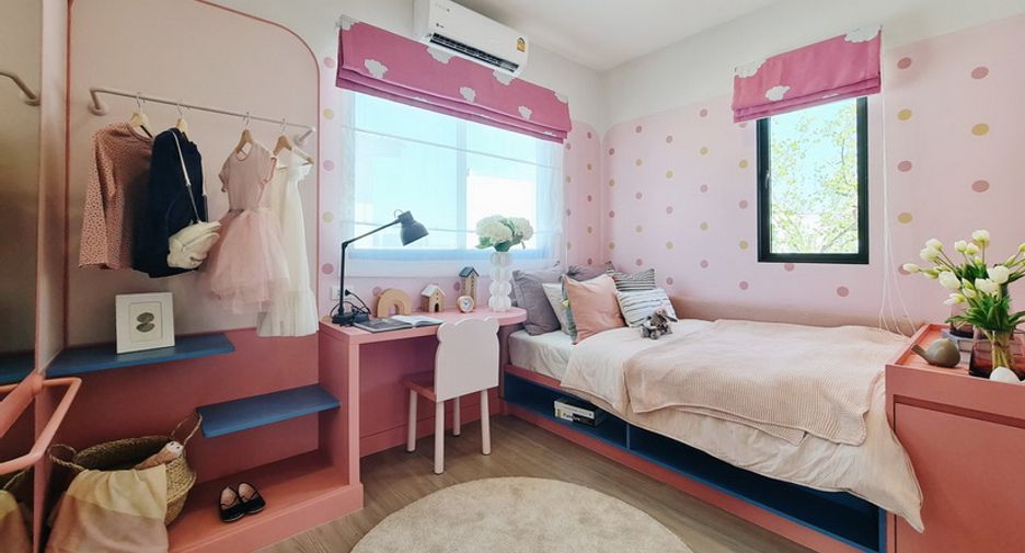For sale 3 bedrooms townhouse in Bang Sao Thong, Samut Prakan