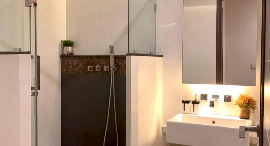 Wohnung zur Miete und zum Kauf mit 3 Zimmer in Huai Khwang, Bangkok