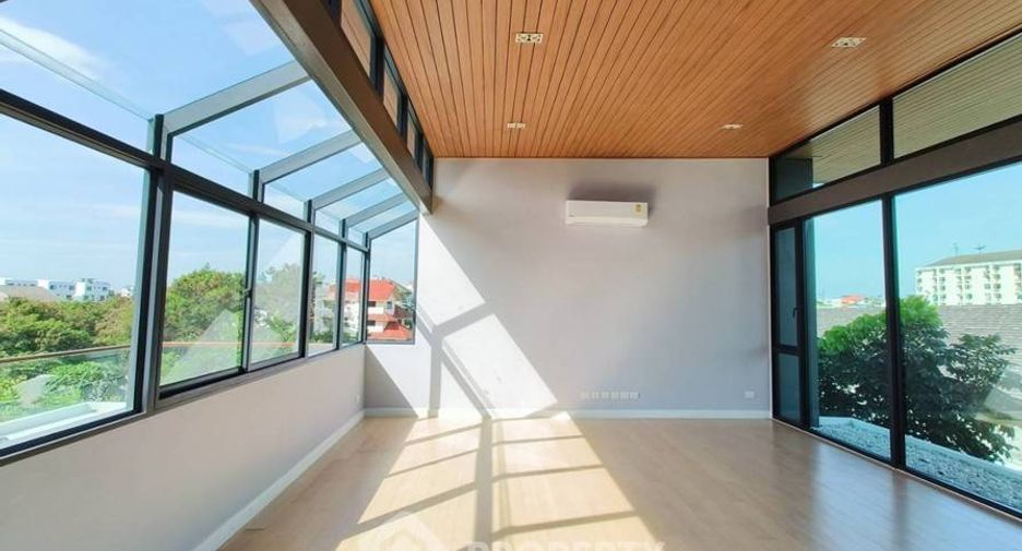 Haus zum Kauf mit 5 Zimmer in Suan Luang, Bangkok