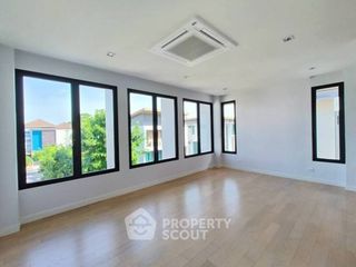 Haus zum Kauf mit 5 Zimmer in Suan Luang, Bangkok