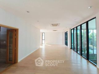 Haus zum Kauf mit 5 Zimmer in Suan Luang, Bangkok