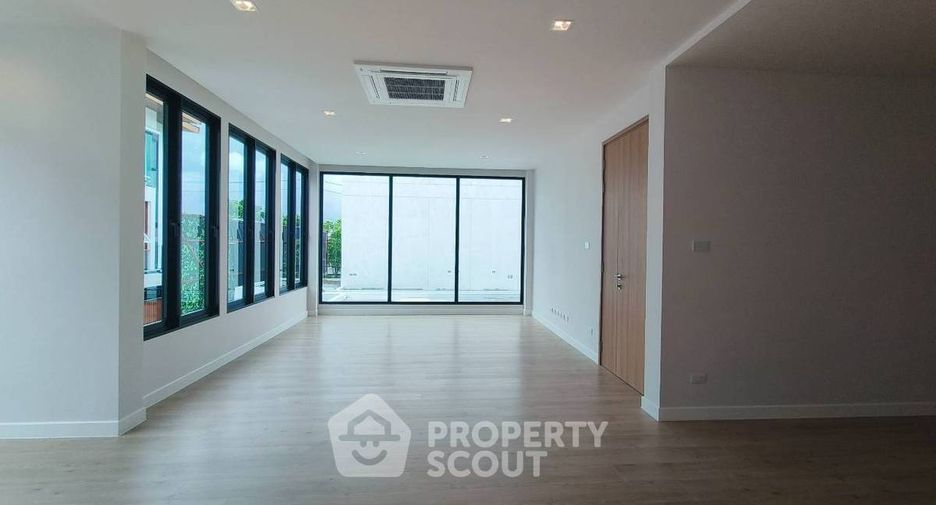Haus zum Kauf mit 3 Zimmer in Suan Luang, Bangkok